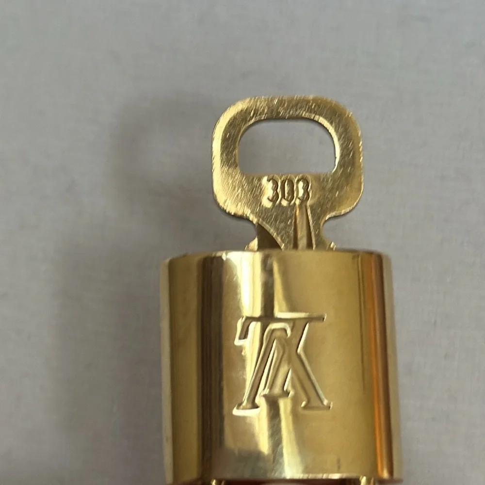 LV Lock & Key #303 with Unbranded Chain - Picture 7 of 11